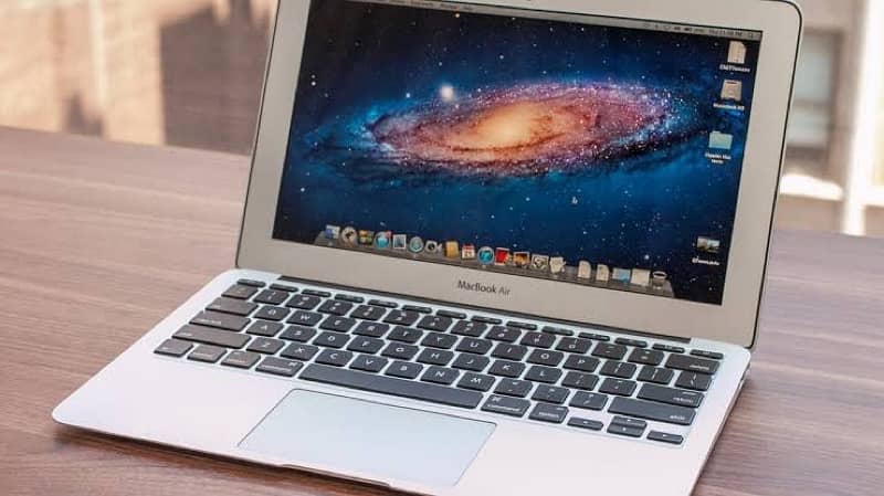 apple macbook pro mid 2012 core i-5 4/256 mint condition