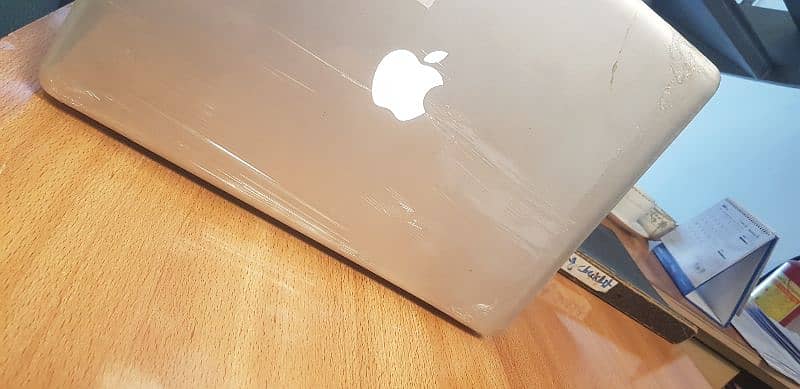 macbook pro core i7/8gb ram (0333/4114400)