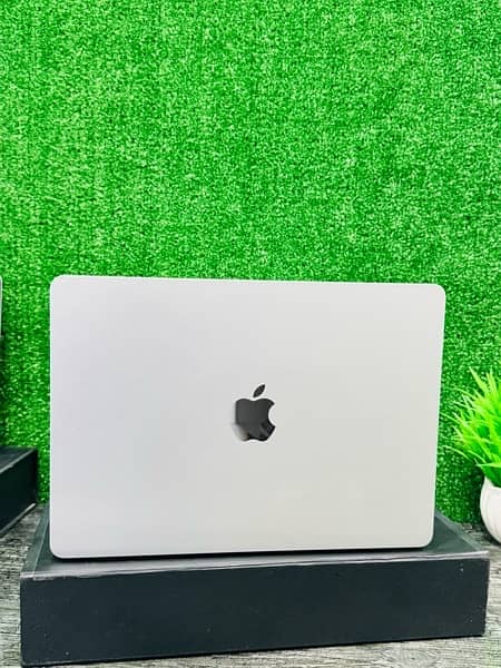 Macbook Air 2022 M2 Chip 13”inch 8Gb Ram 256Gb Ssd