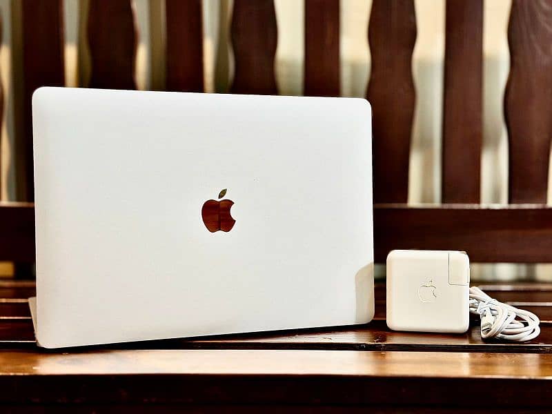 MacBook Pro Core I-5 2018, 16GB Ram, 1TB SSD, 13.3 inch