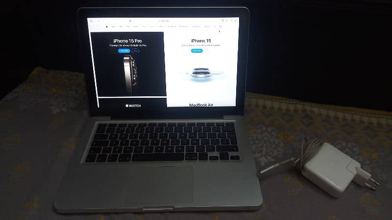 Macbook pro 2011 (sliver) metal body