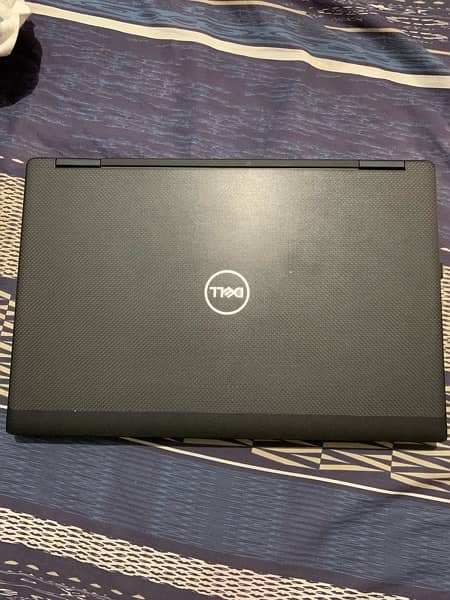 black color dell mechine