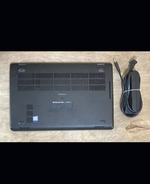 core i7.8tha. 8gb ram room 256. ssd A gradea