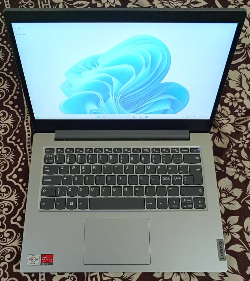 Lenovo IdeaPad 14 Athlon Silver 3050e 4GB 2400MHZ DDR4 RAM 64GB ROM