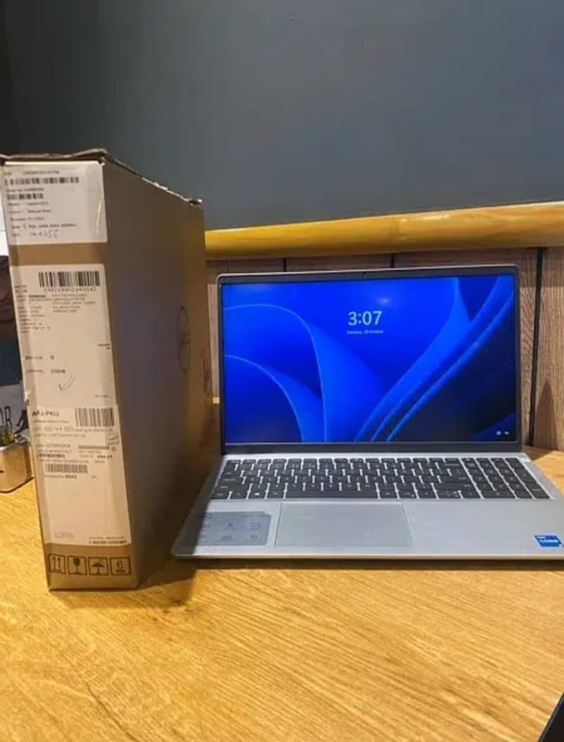 Dell lnspiron Core i7 11th Generation ` apple i5 10/10 i3 100% conditn