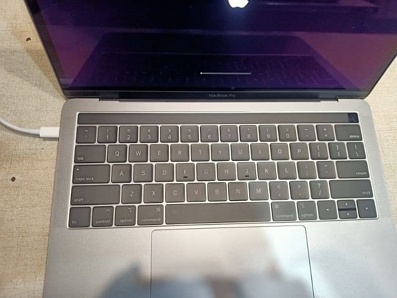 apple MacBook pro retina display 2017 core i5