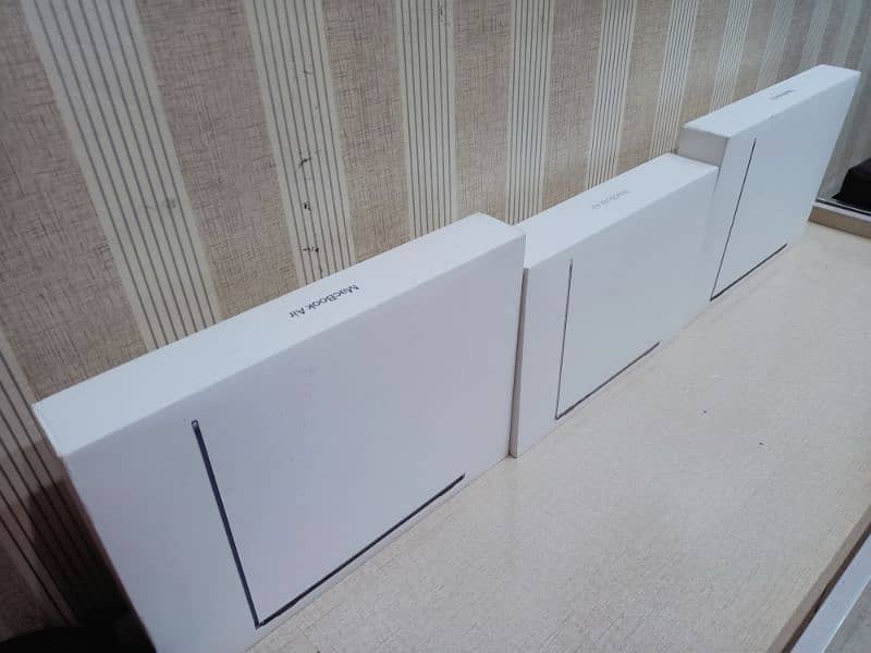 apple MacBook pro 2022 m2 Chip space gray