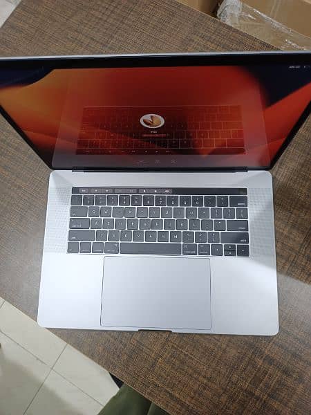 MACBOOK PRO LATE 2017 15 INCH TOUCHBAR CORE I7 Q-C 2.9 16GB RAM 512GB