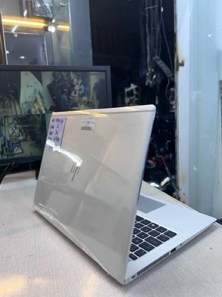 Hp 1040 G4 i5 7th 16GB 256 M2 Display 14.0