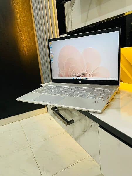 Dell Laptop Core i7-11th gen 2tb SSD 32/ ram touch screen g b a j n a