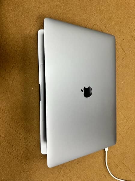 MACBOOK PRO 2019 A1990 2.6 CORE i7/16 GB RAM/512 GB SSD 4GB GRAPHICS