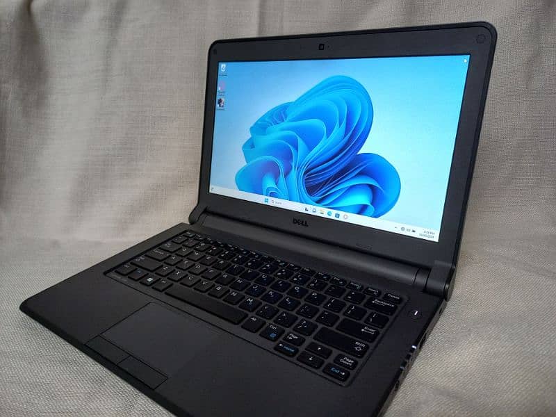 Dell Latitude 3350