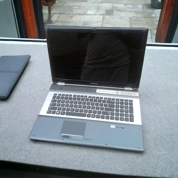 Samsung Laptop 17 Inch Led Core i3 2nd Gem Urgent Sale