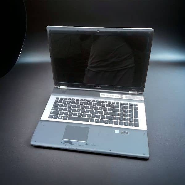 Samsung Laptop Witb Big HD Led And 2Gb Graphics Card