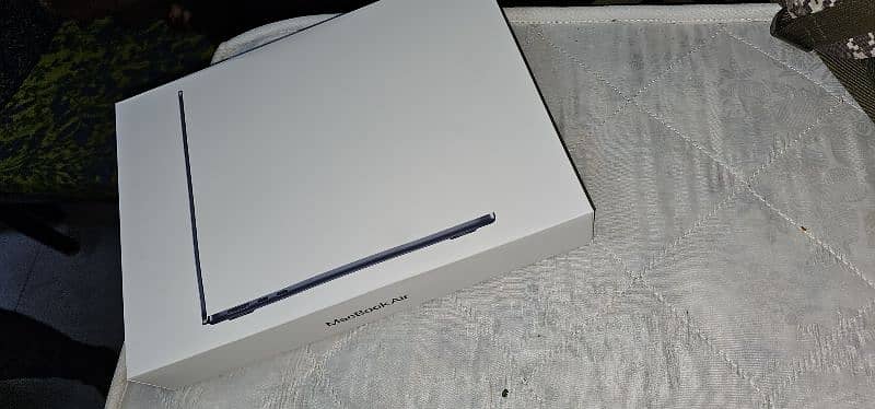 Macbook Air M3 8/256 Midnight black