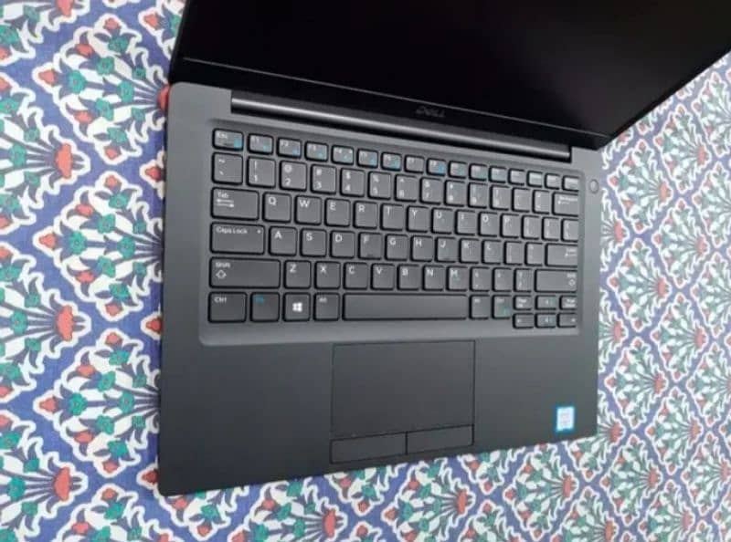 Dell latitude 7390 i5 8th gen 8/128