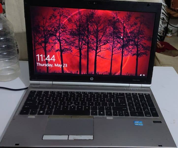 HP elitebook 8560p core i7-2640m with graphics card