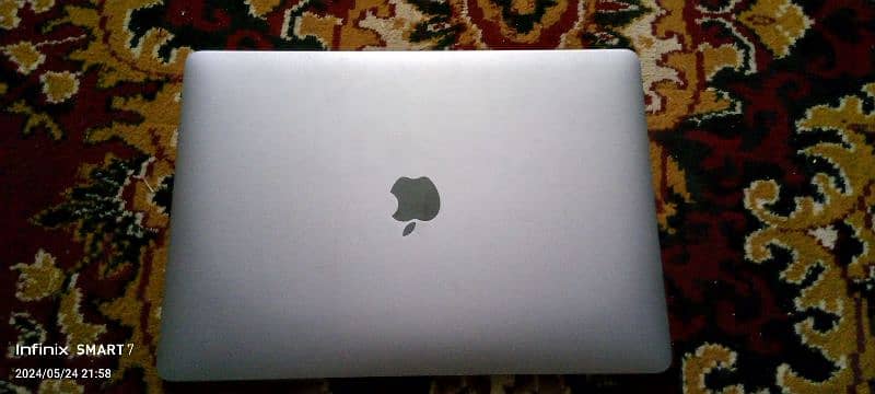 MacBook pro 14,2 2017