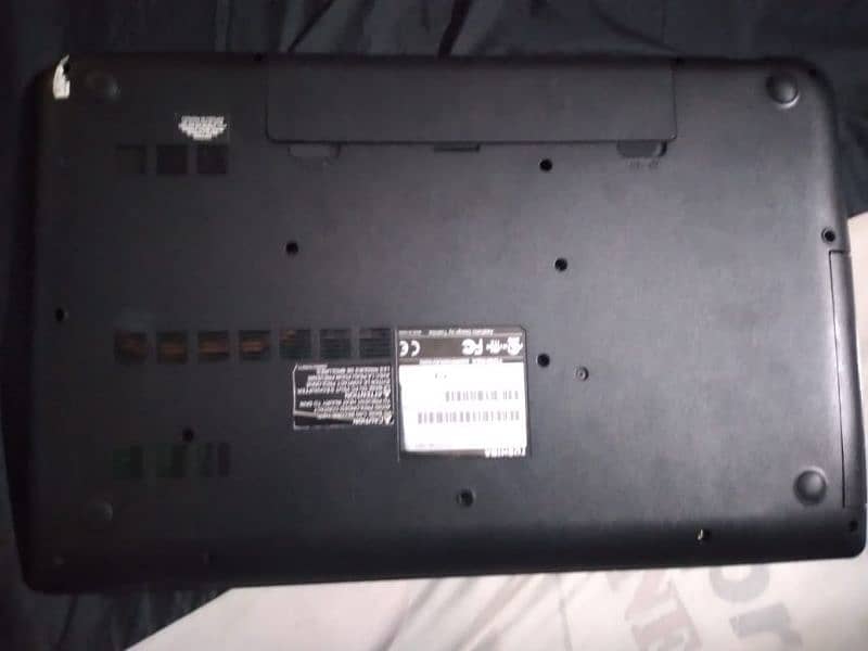 A8-6410 toshiba Statellite 75D-B  laptop 128gb ssd 4 gb ram