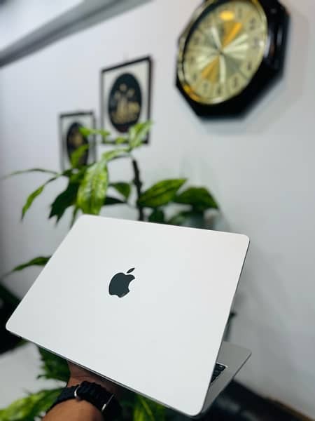 MacBook Air 202 M2 Chip 13”inch 8Gb Ram 256Gb Ssd