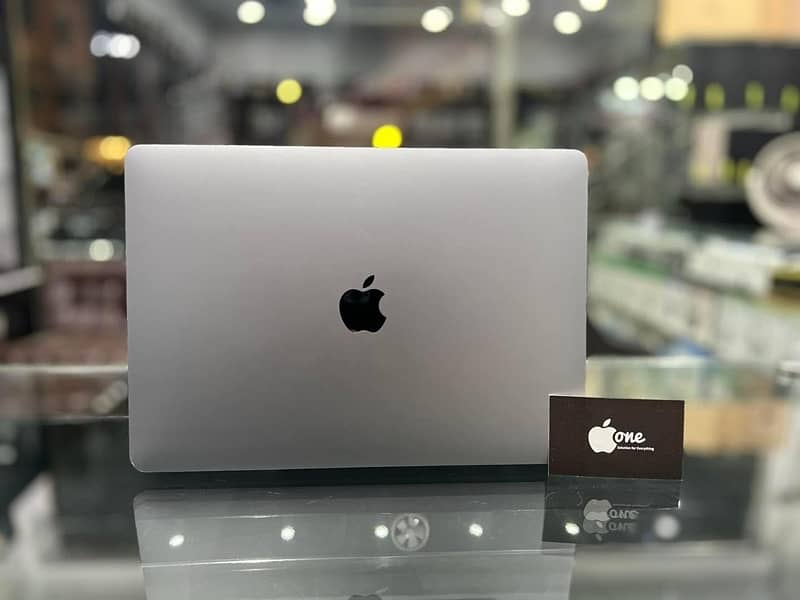 Macbook Pro 2017 15inch i7 16/256 2GB Card Screen Blue shade