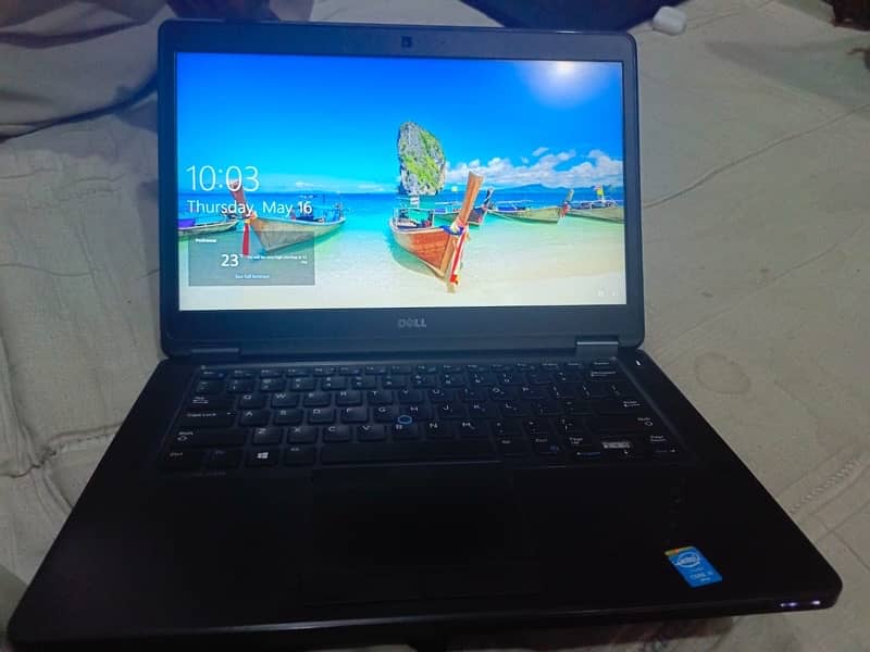 dell Core i5 5 generation 12 Ram/128 SSD