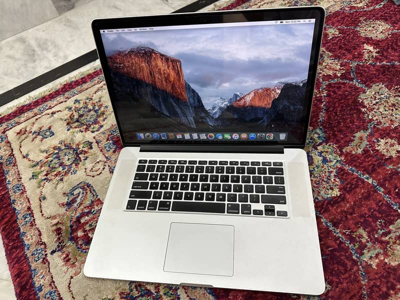 Macbook Pro 2015 CTO model 15 inch i7 2.8GHz 16GB 512GB SSD