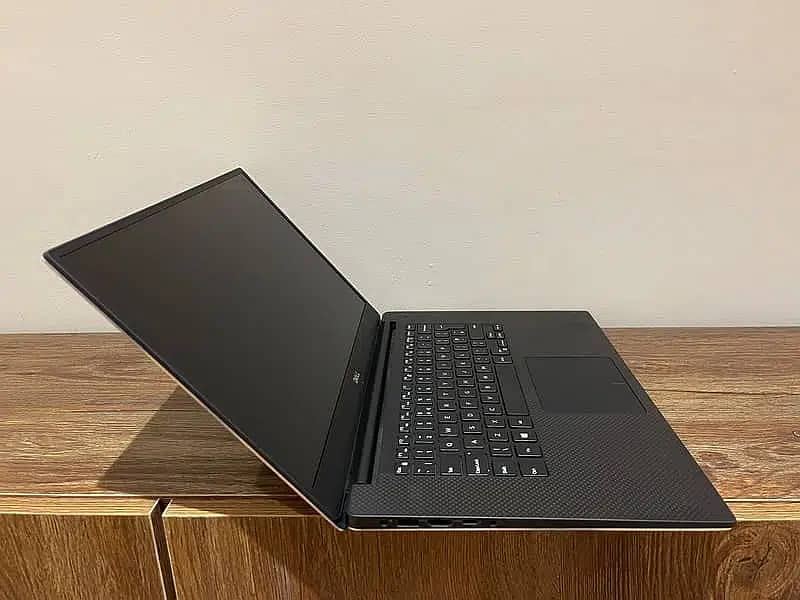 Dell Precision 5530  Core i7-8th Gen