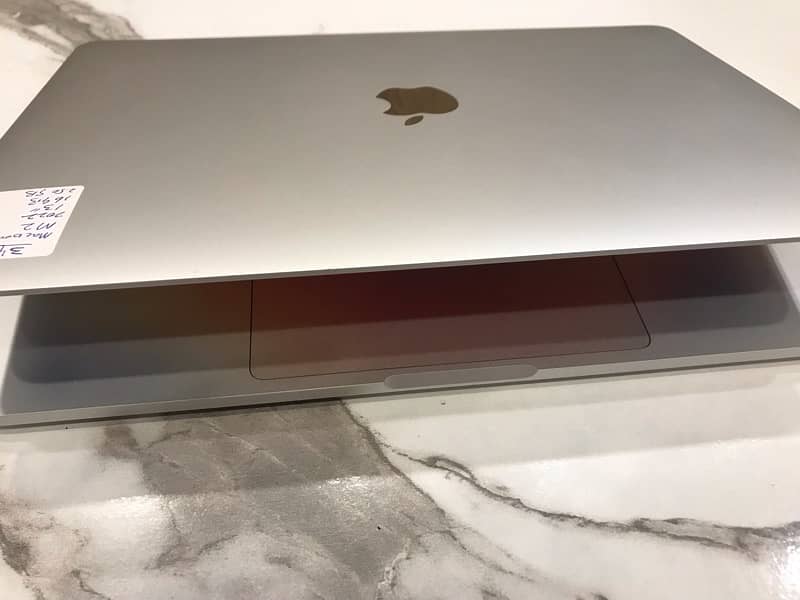 Macbook pro M2  2022  13” for sale