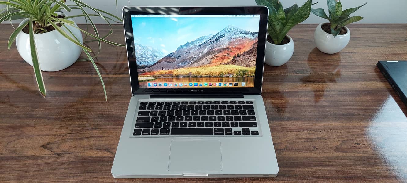 Macbook Pro 2012 Intel core i5 8gb ram 512gb rom condition 9/10