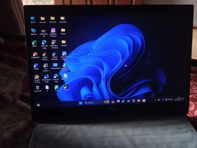 Dell latitude 7390 2 in one x360 & touch screen core i,5 8 generation