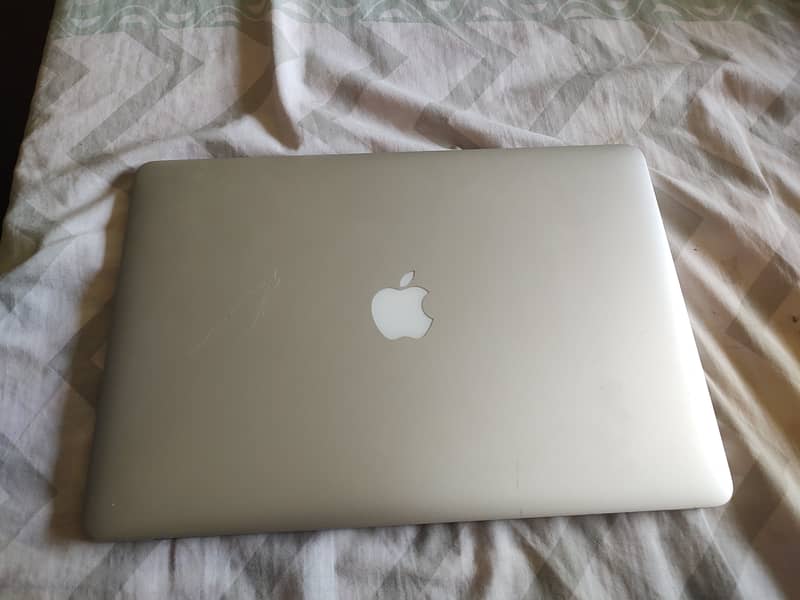 Macbook Pro 2015 (i7, 16gb ram, 256gb ssd, retina display 2880x1800)