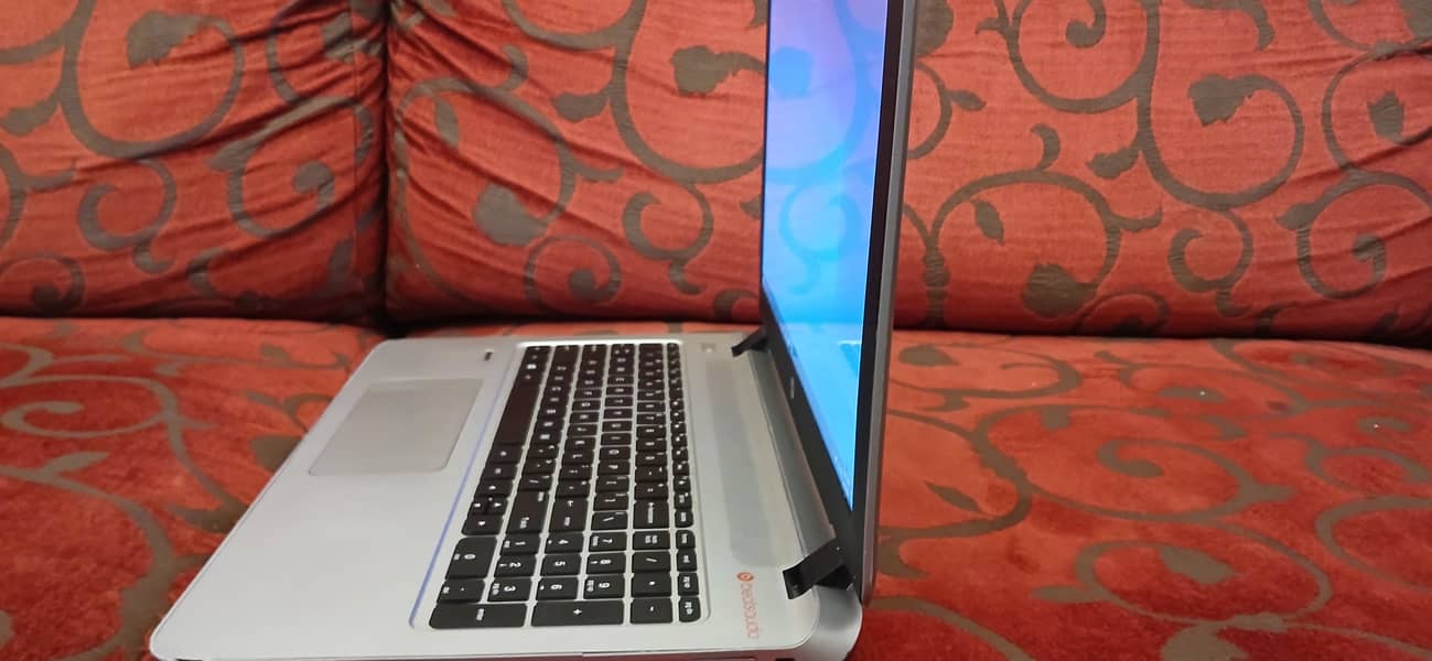 Hp chrome book beat studio on throw away price