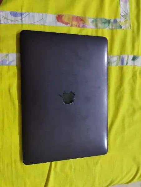 MacBook pro 2017 touchbar i7 16gb 256gb