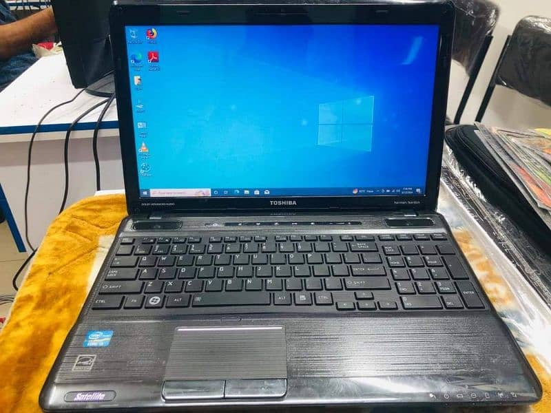 Core i7 2nd Gen QuadCore Toshiba Display 15.6 inch Numpad 500 HDD