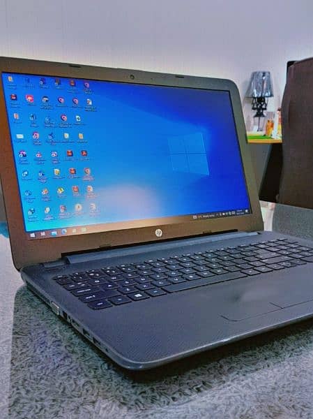Big beautiful HP laptop 8GB Ram, 500 GB SSD with Bag