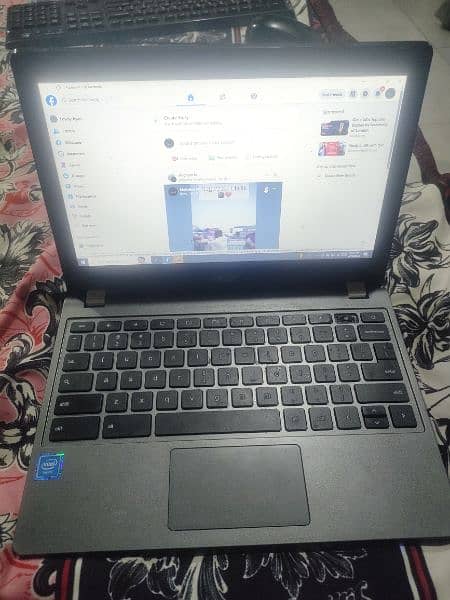 Acer laptop 4 GB 128 gb