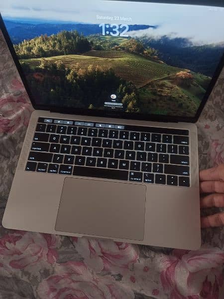 MACBOOK PRO 2019 13 INCH TOUCHBAR CORE I5 QUAD CORE 8GB RAM 256GB