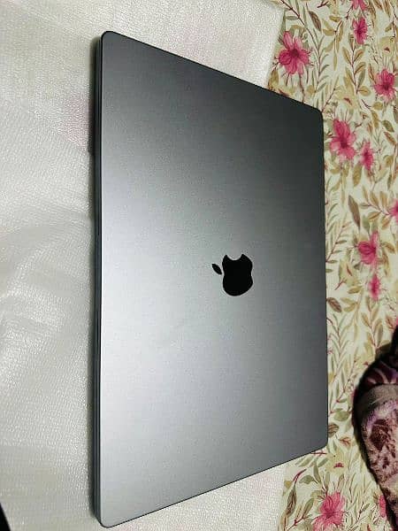 macbook pro M1 16-inches