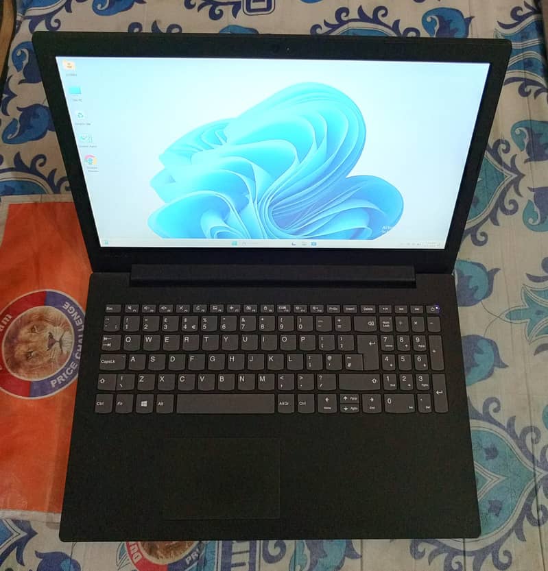 Lenovo IdeaPad 145 AMD A6 9225 2.6GHZ 8GB RAM 256GB SSD 15.6
