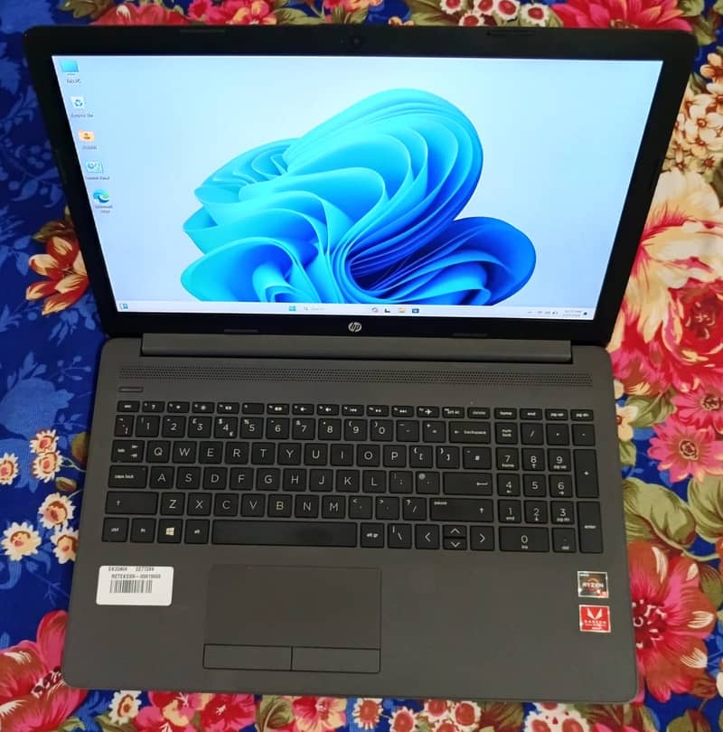 HP Ryzen 5=i7-10thGEN Radeon AMD-Vega 8 Graphic Card 8GB RAM 256GB SSD