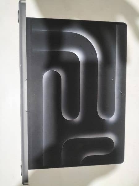 Brand new Mcbook Pro 14" 8GB/512GB SSD
