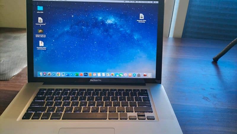 Apple MacBook pro core i7 15inch display