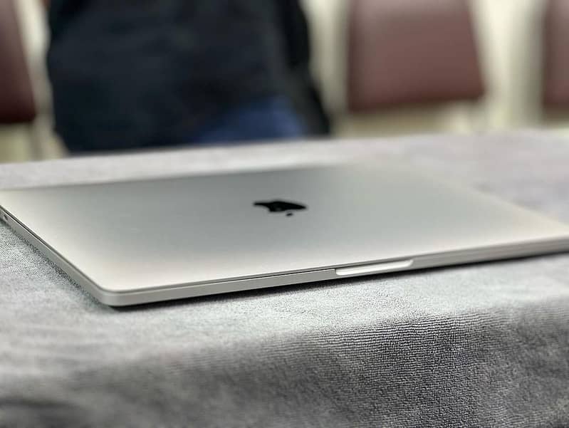 MACBOOK PRO 16