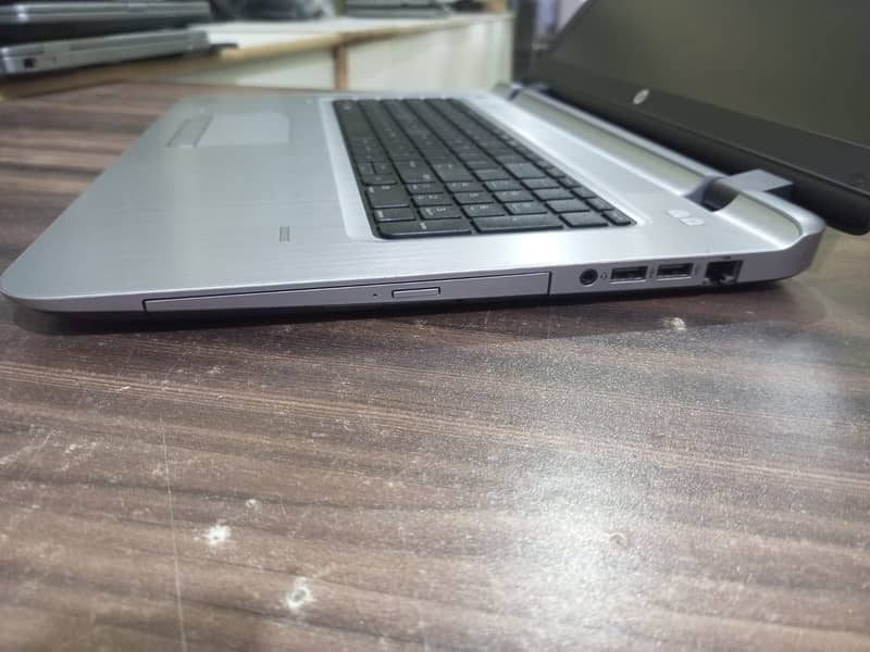HP ProBook 470G3 2GB AMD Graphic R7 M340 Core i7-6th 8GB-128GB+500GB