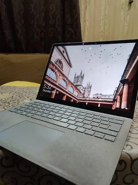 Microsoft Surface Laptop 2 - i7 8th Gen- 16GB Ram - 500Gb SSD