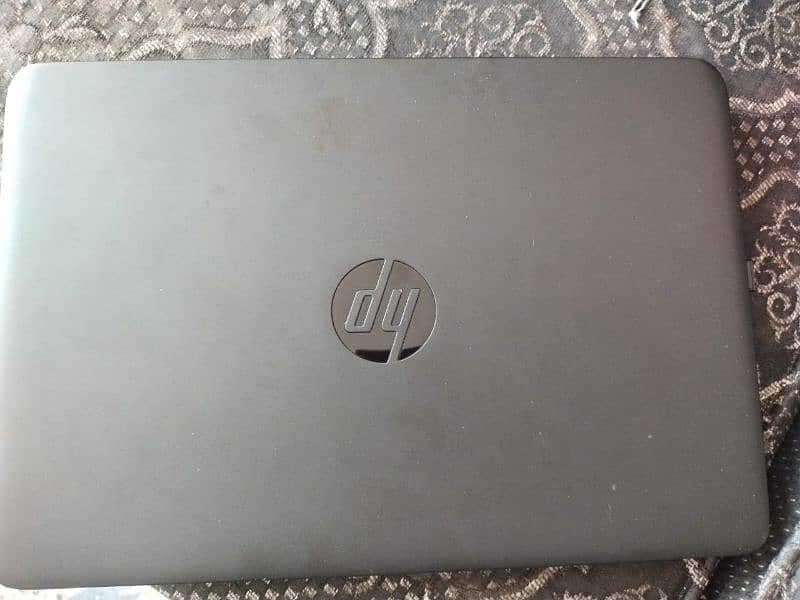 hp Elite bok 820