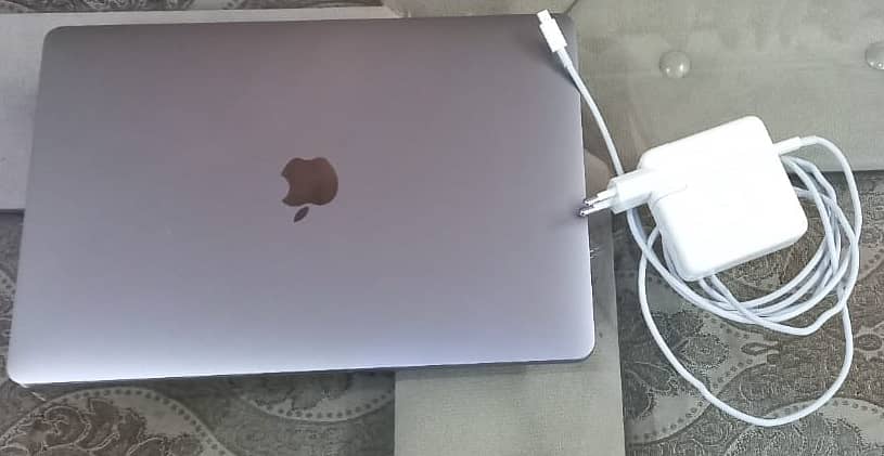 MACBOOK PRO 2018 13 INCH TOUCHBAR I5  2.3GHz Q-C 8GB RAM 512GB SSD