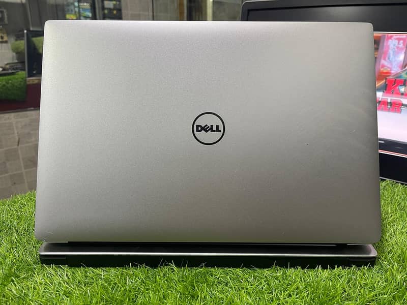 Dell Precision 5520 (04 GB Dedicated Card),