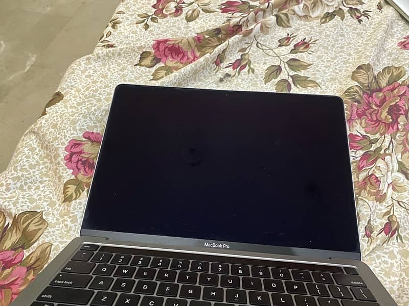 macbook pro 2020 M1 8/256
